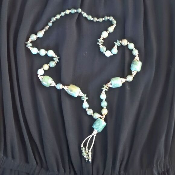 Vintage Jewelry - Vintage Chunky Jade Bead Necklace 17 inches long